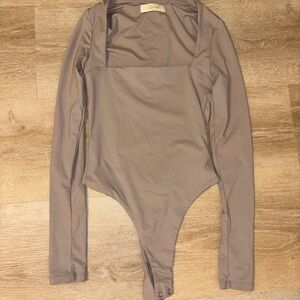 Chic Long Sleeve Bodysuit in Taupe